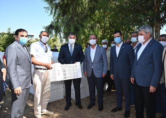 133 çiftçiye 4 bin plastik zeytin kasası dağıtıldı